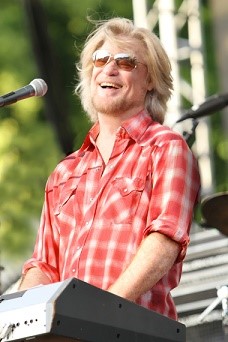 Daryl Hall Lyme.jpg